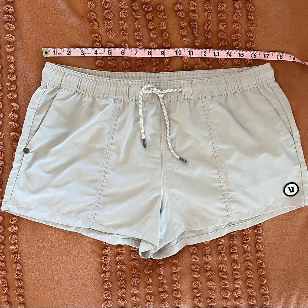 Vuori Women's Light Gray Shorts L